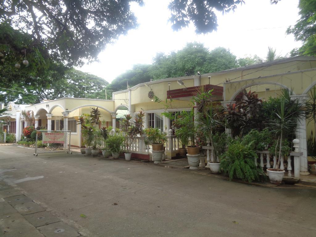 D'Lucky Garden Inn & Suites Tiniguiban Exterior foto