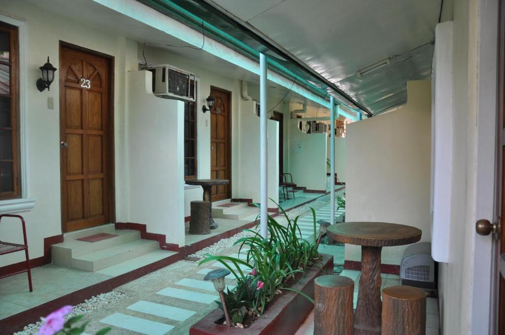 D'Lucky Garden Inn & Suites Tiniguiban Habitación foto