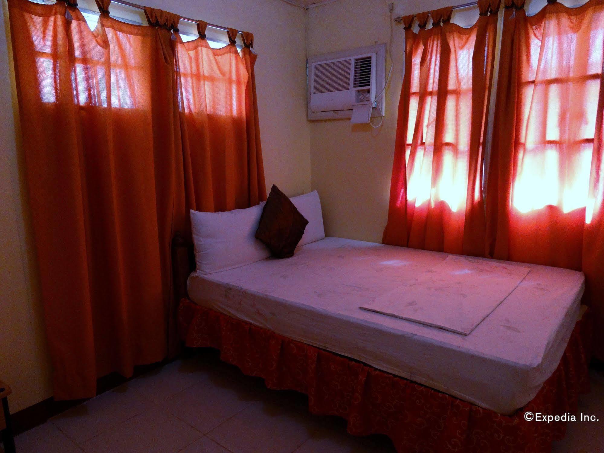 D'Lucky Garden Inn & Suites Tiniguiban Exterior foto