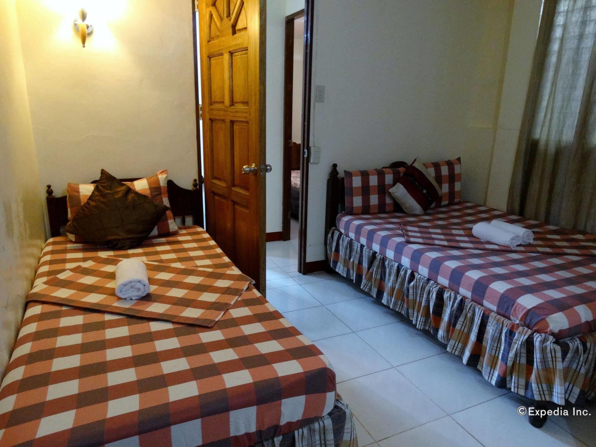 D'Lucky Garden Inn & Suites Tiniguiban Exterior foto
