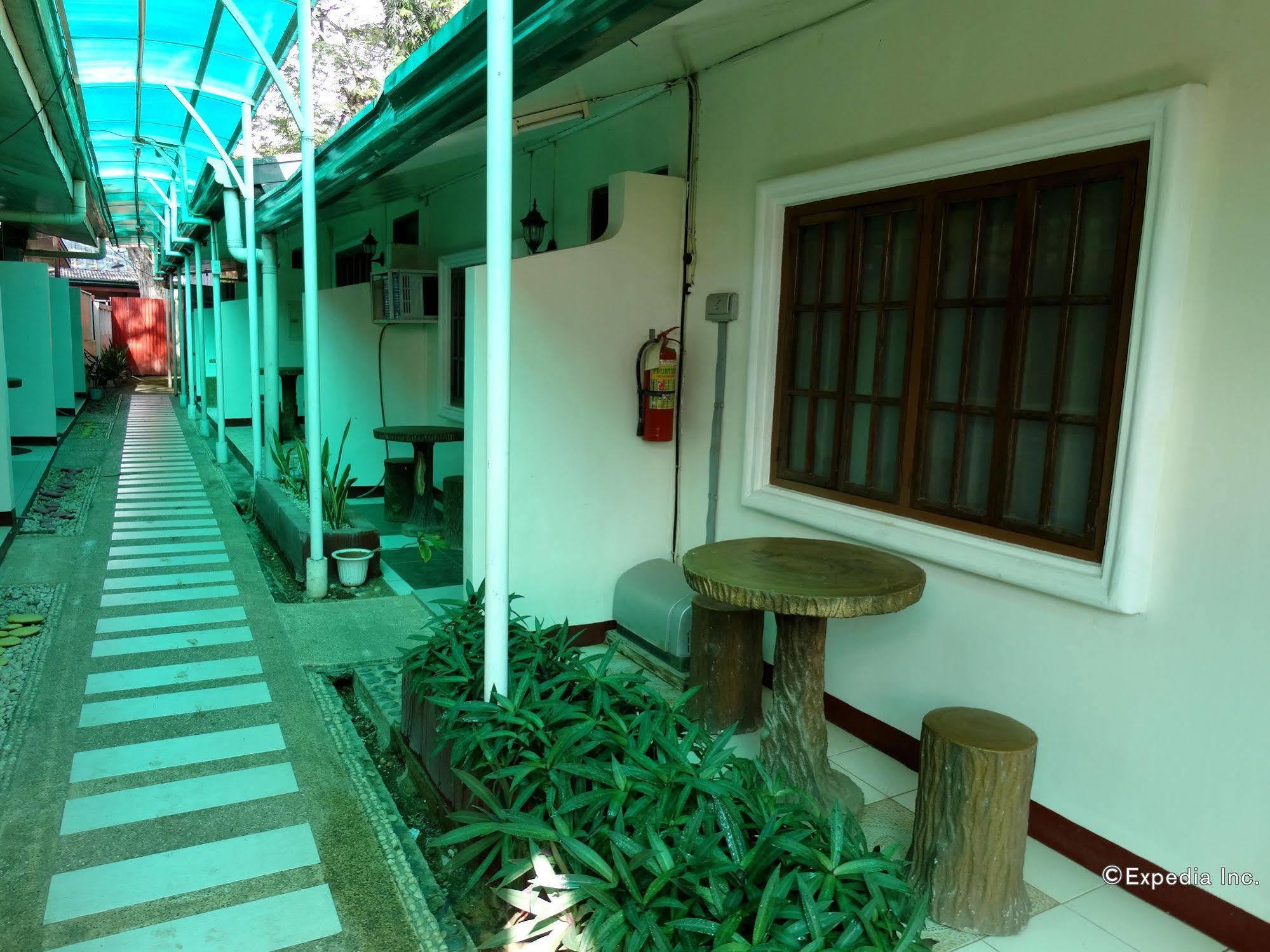 D'Lucky Garden Inn & Suites Tiniguiban Exterior foto