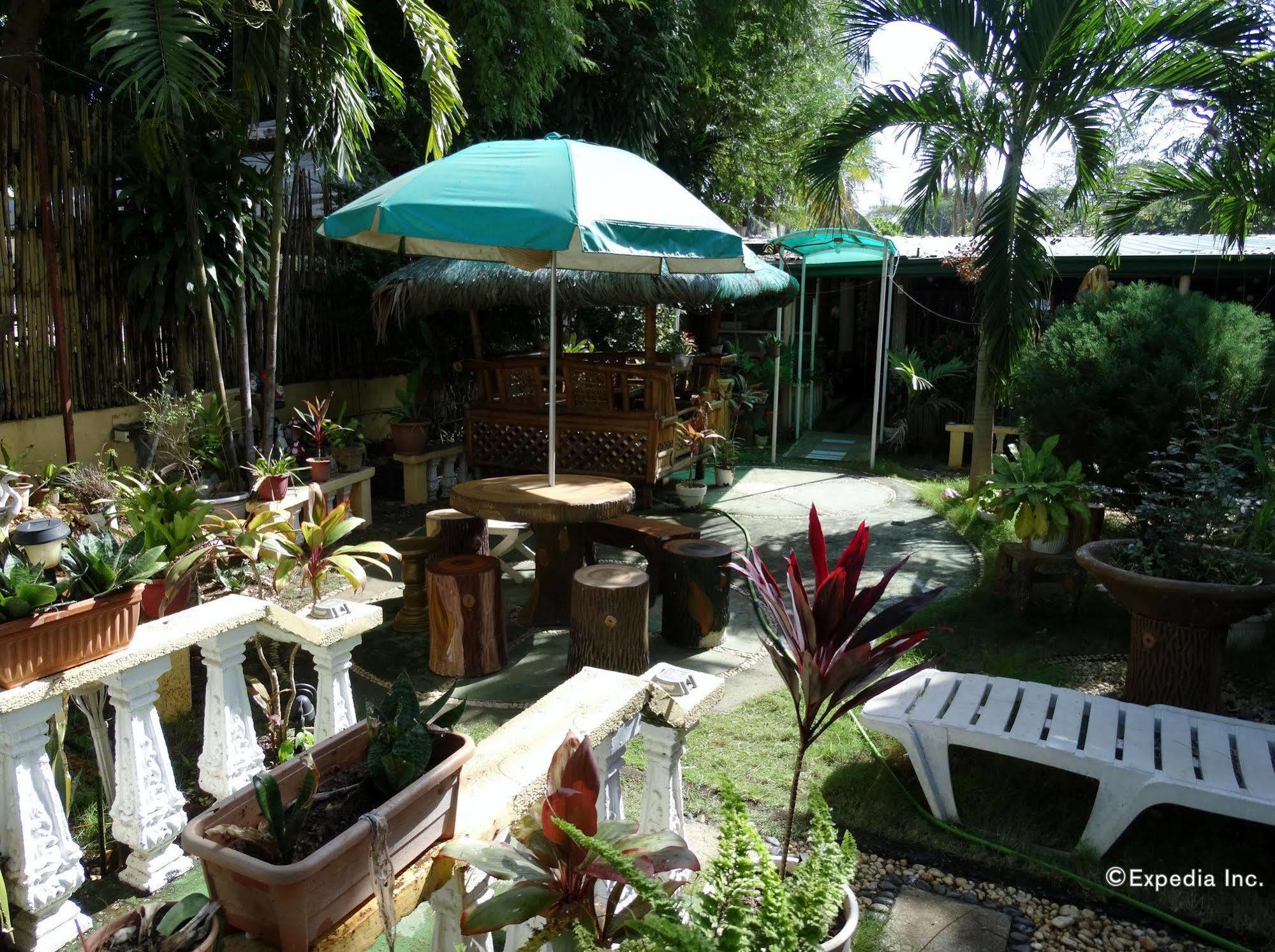 D'Lucky Garden Inn & Suites Tiniguiban Exterior foto